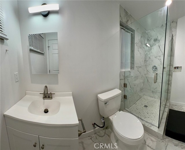 Detail Gallery Image 5 of 7 For 18654 Runnymede St., Reseda,  CA 91335 - 2 Beds | 1 Baths