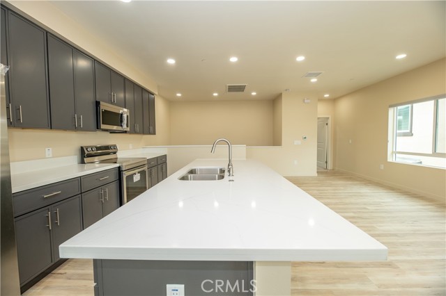 Detail Gallery Image 26 of 63 For 14410 Bing Ave, Fontana,  CA 92335 - 2 Beds | 2 Baths