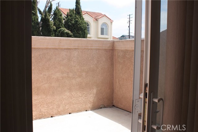 Detail Gallery Image 15 of 22 For 17041 a Ln #B,  Huntington Beach,  CA 92647 - 2 Beds | 2 Baths