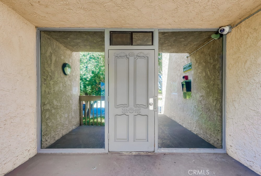 https://media.crmls.org/medias/42e8a2ea-6752-4a4d-9d8a-a51cc443c269.jpg?preset=X-Large