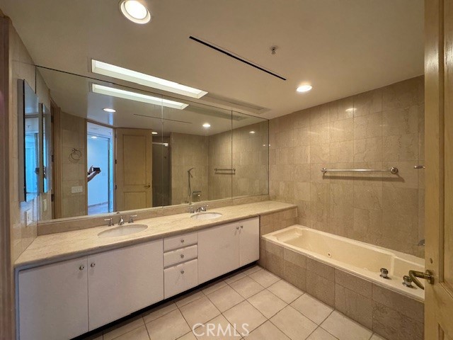 Detail Gallery Image 20 of 44 For 10490 Wilshire Bld #1602,  Los Angeles,  CA 90024 - 2 Beds | 3 Baths