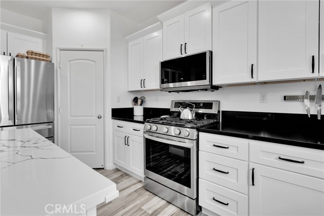 Detail Gallery Image 9 of 49 For 13458 Snowdrop Ct, Victorville,  CA 92394 - 5 Beds | 3 Baths