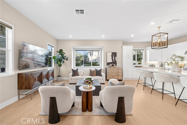 Detail Gallery Image 4 of 37 For 126 Scale, Irvine,  CA 92618 - 4 Beds | 4 Baths