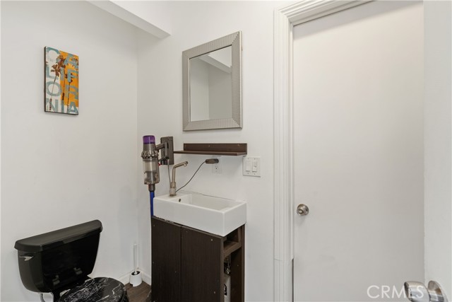 Detail Gallery Image 23 of 43 For 7241 Woodrow Wilson Dr, Los Angeles,  CA 90068 - 2 Beds | 2 Baths