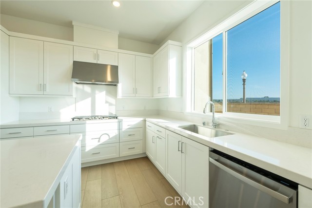 Detail Gallery Image 14 of 43 For 253 Westdale, Irvine,  CA 92618 - 4 Beds | 2/1 Baths