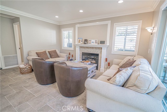 Detail Gallery Image 19 of 65 For 20019 Nutcracker Ct, Canyon Country,  CA 91351 - 4 Beds | 2/1 Baths
