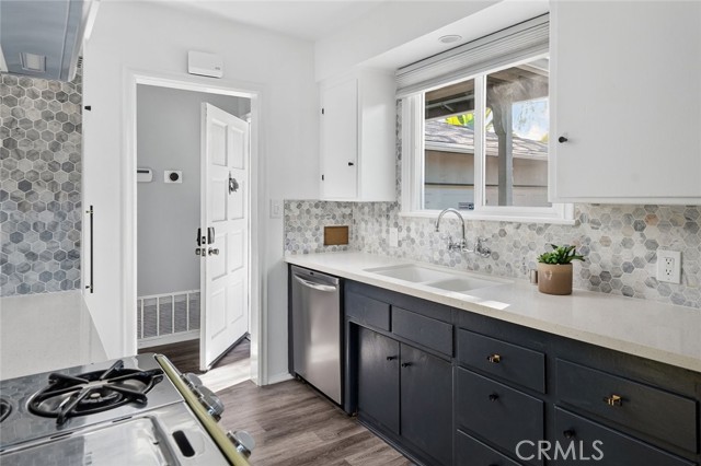 Detail Gallery Image 5 of 35 For 12543 Hartland St, North Hollywood,  CA 91605 - 3 Beds | 2 Baths