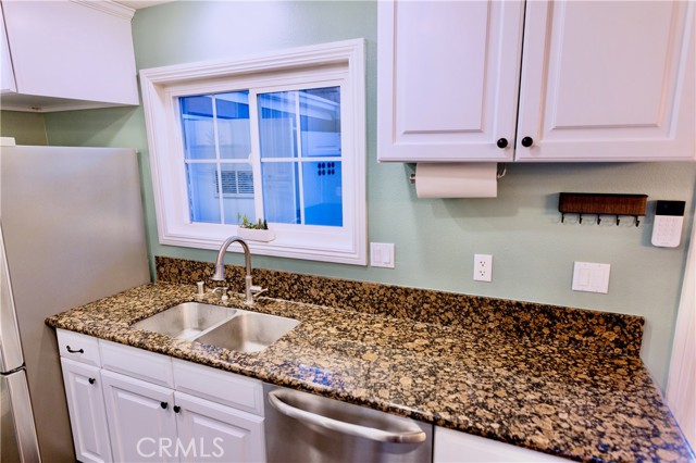 2414 Niagara Way, Costa Mesa CA: https://media.crmls.org/medias/42ed7823-fac0-4b22-b7bb-2ded2e3671ac.jpg