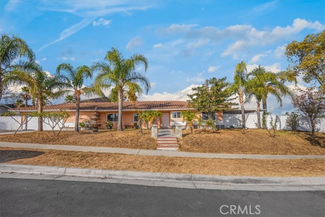 Detail Gallery Image 2 of 33 For 536 San Miguel Dr, Corona,  CA 92879 - 4 Beds | 2 Baths