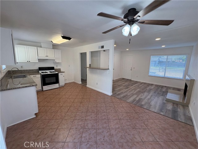 2234 W Avenue K13, Lancaster CA: https://media.crmls.org/medias/42ef70f2-f8c4-455a-9142-4dc042587399.jpg