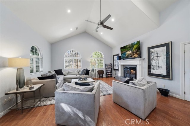 Detail Gallery Image 18 of 44 For 27312 Little Bear, Lake Arrowhead,  CA 92317 - 4 Beds | 4/1 Baths