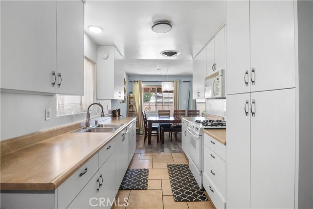 12844 Elkwood Street, North Hollywood CA: https://media.crmls.org/medias/42eff00b-43e3-48e0-a02a-d68c1396ff13.jpg