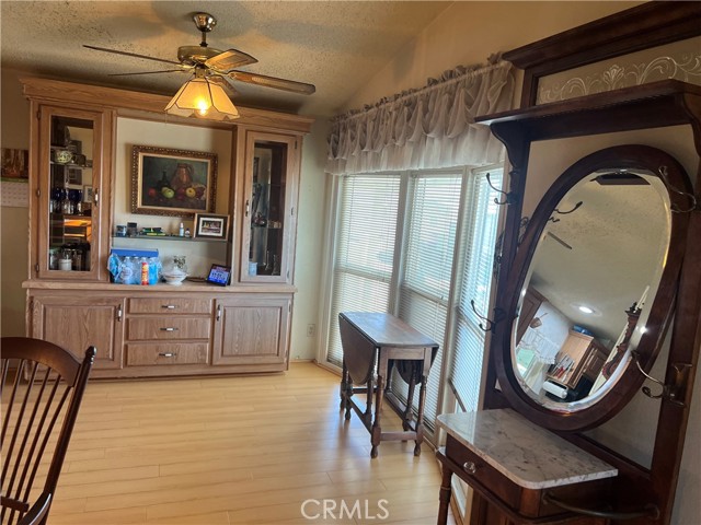 Detail Gallery Image 7 of 23 For 21001 Plummer St #34,  Chatsworth,  CA 91311 - 2 Beds | 2 Baths