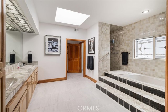 Detail Gallery Image 27 of 42 For 17182 Hillside Cir, Huntington Beach,  CA 92649 - 5 Beds | 4/1 Baths