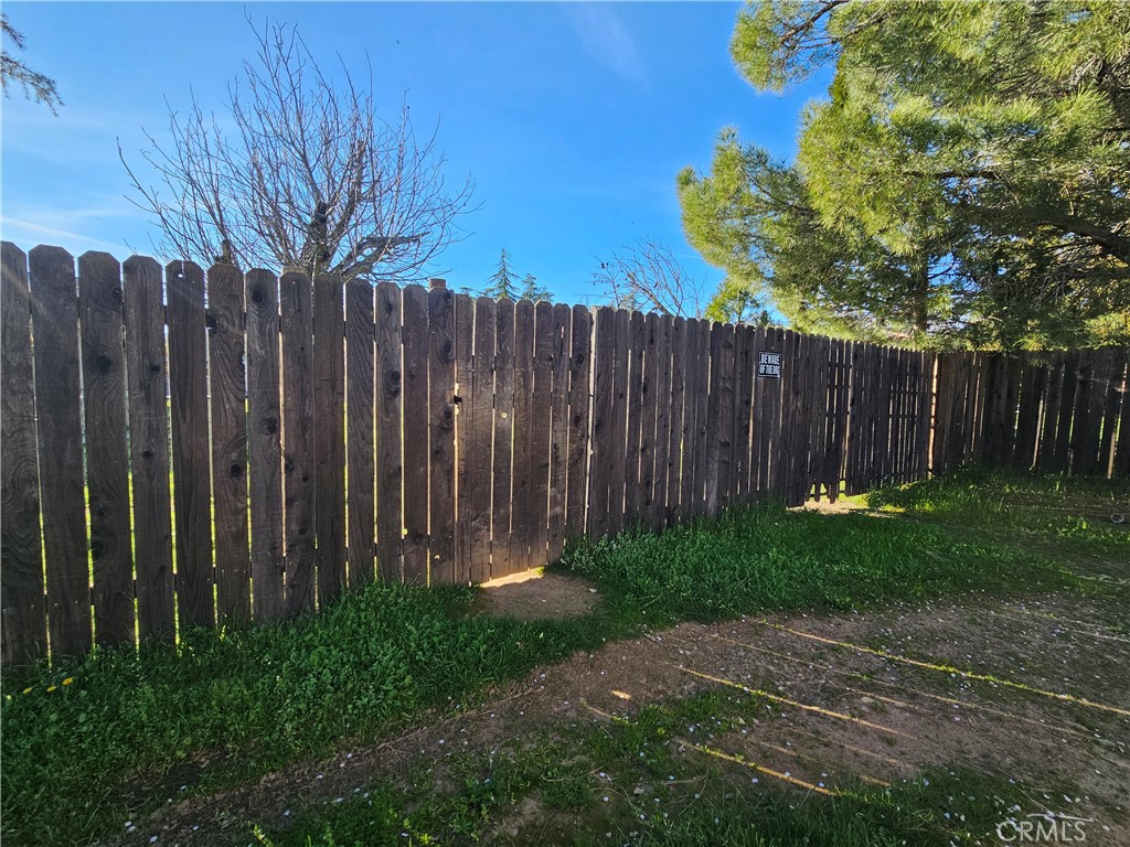 https://media.crmls.org/medias/42f18c9b-fe5b-4899-b74c-b6942c804b8b.jpg?preset=X-Large