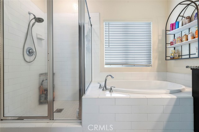 Detail Gallery Image 17 of 27 For 6883 E Robinson, Fresno,  CA 93727 - 4 Beds | 3 Baths