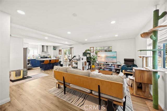 1385 N Marengo Avenue, Pasadena CA: https://media.crmls.org/medias/42f21fd5-532f-47c5-8340-8bd0c840380a.jpg
