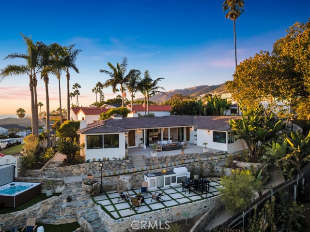 10 Camel Point, Laguna Beach CA: https://media.crmls.org/medias/42f37474-b7b4-4922-abb3-100b5d03d93f.jpg
