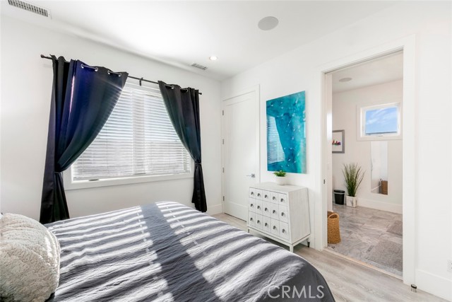 417 E Bay, Newport Beach CA: https://media.crmls.org/medias/42f38801-e169-4a0d-add1-76d73f2c38e1.jpg