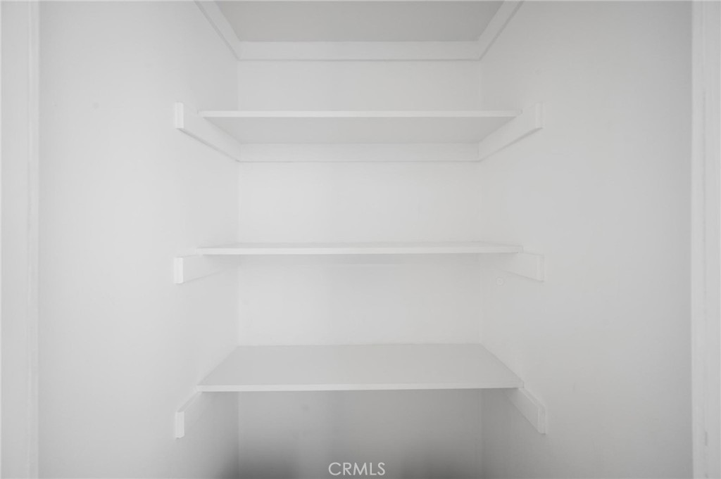 https://media.crmls.org/medias/42f3ee77-47cd-44a8-a4a1-77142e2f2275.jpg?preset=X-Large