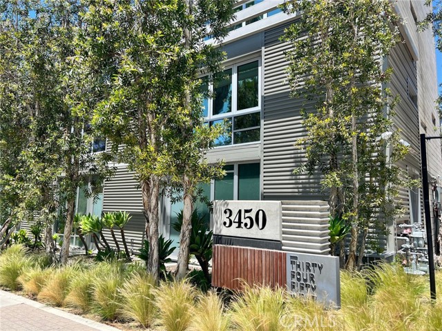 3450 Cahuenga W Boulevard, Los Angeles CA: https://media.crmls.org/medias/42f41249-ec4a-42cd-a94b-0bb39f1ae8de.jpg