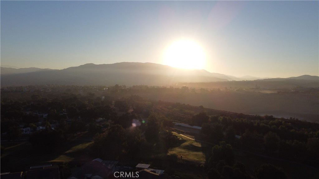 https://media.crmls.org/medias/42f53233-d6df-4476-a57c-ab0f3ae1d521.jpg?preset=X-Large
