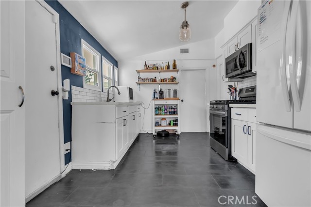 Detail Gallery Image 7 of 18 For 3875 Everest Ave, Riverside,  CA 92503 - 2 Beds | 1 Baths