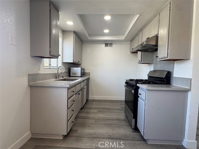 Detail Gallery Image 7 of 12 For 77 N Holliston Ave, Pasadena,  CA 91106 - 2 Beds | 2 Baths