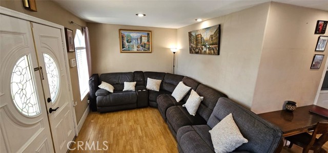 115 E 69th Street, Long Beach CA: https://media.crmls.org/medias/42f72f4c-d6fb-46b9-ab23-b66592117ef1.jpg
