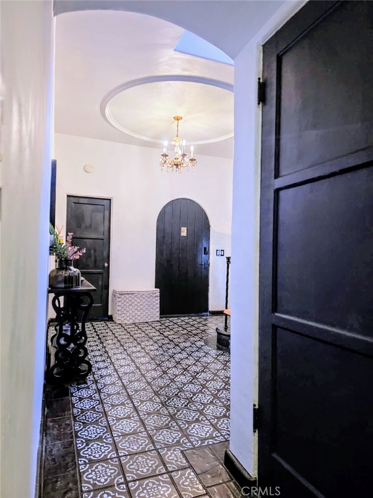 https://media.crmls.org/medias/42f76d0a-8296-443c-a782-1e3925091c43.jpg?preset=X-Large