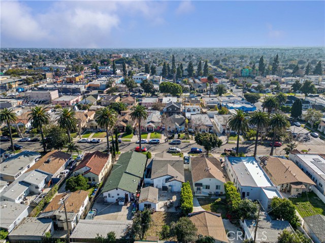 1643 Leighton Avenue, Los Angeles, California 90062, 2 Bedrooms Bedrooms, ,1 BathroomBathrooms,Single Family Residence,For Sale,Leighton,RS25039916