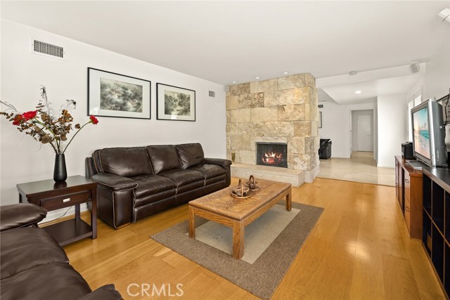 250 Hillgreen Place, Arcadia CA: https://media.crmls.org/medias/42f87f97-784a-4032-ba6c-f6dee958c22b.jpg