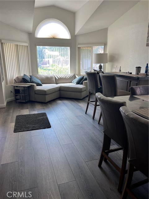 Detail Gallery Image 3 of 22 For 3653 Toscany Ct, Palmdale,  CA 93550 - 4 Beds | 2 Baths