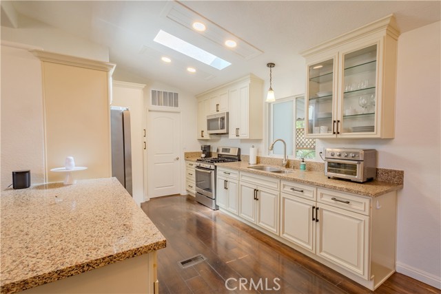 Detail Gallery Image 4 of 14 For 4201 Topanga Canyon Blvd #136,  Woodland Hills,  CA 91364 - 3 Beds | 2 Baths