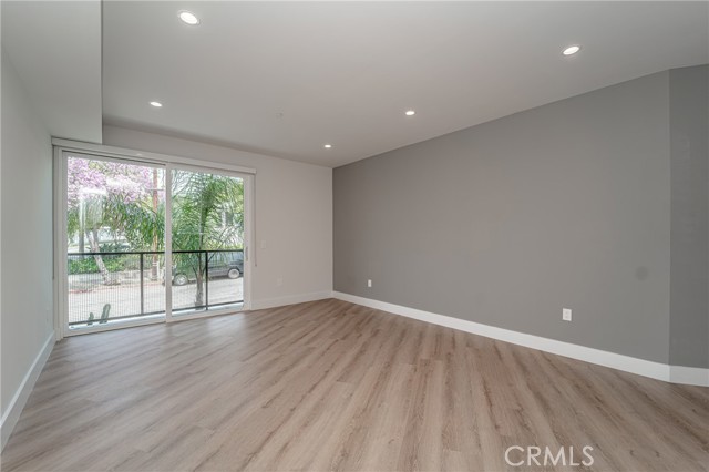 2828 London Street, Los Angeles CA: https://media.crmls.org/medias/42f9a05d-6361-40f6-888d-4c13ae281c08.jpg
