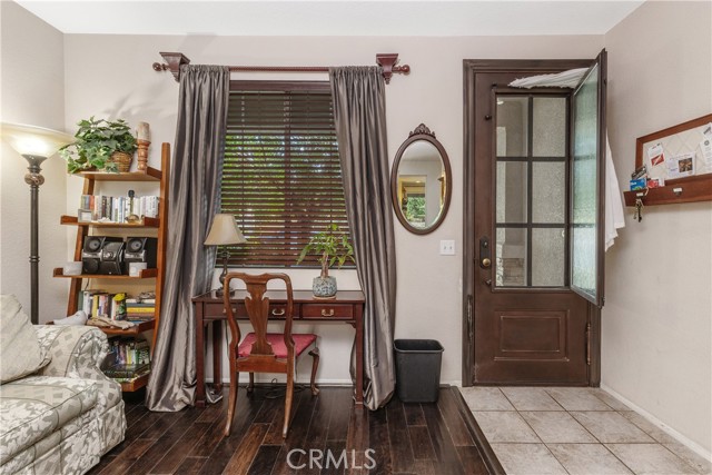 23 Red Coat Place, Irvine CA: https://media.crmls.org/medias/42f9a1f4-b95c-4b53-9998-e7aa080b02d9.jpg