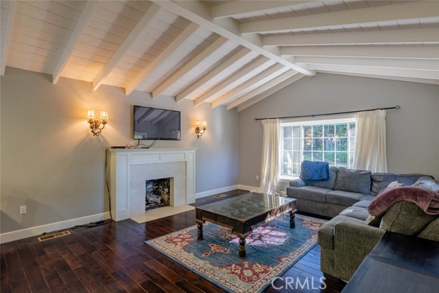 Detail Gallery Image 10 of 19 For 2021 Orchard Ln a,  La Canada Flintridge,  CA 91011 - 2 Beds | 1 Baths