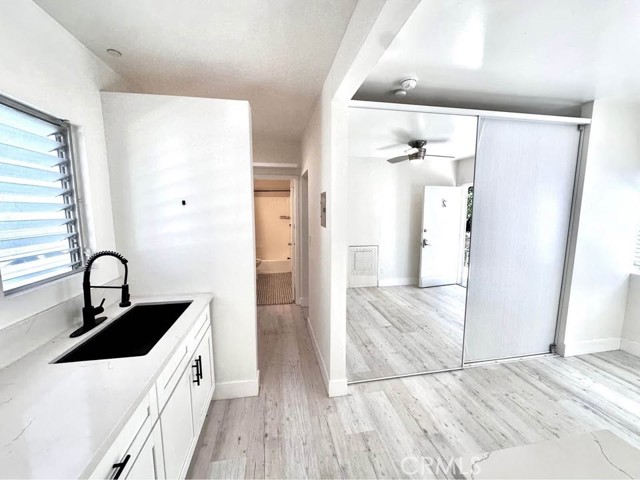 34 Ozone Ave, Venice CA: https://media.crmls.org/medias/42f9fc33-5b4f-484d-97e3-fbeceb742e0d.jpg