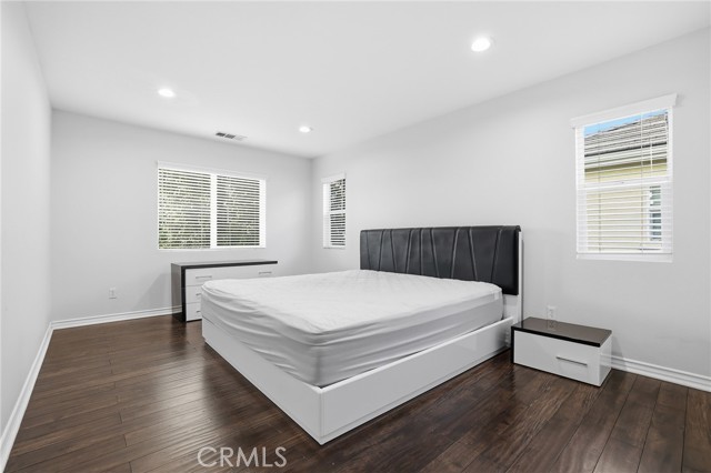 Detail Gallery Image 37 of 46 For 8220 Chamberlain, Reseda,  CA 91335 - 4 Beds | 3 Baths