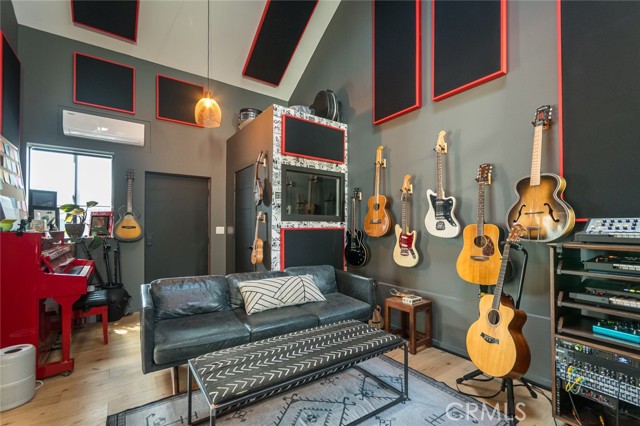 Detail Gallery Image 57 of 65 For 1079 San Jose Ave, Burbank,  CA 91501 - 4 Beds | 3/1 Baths