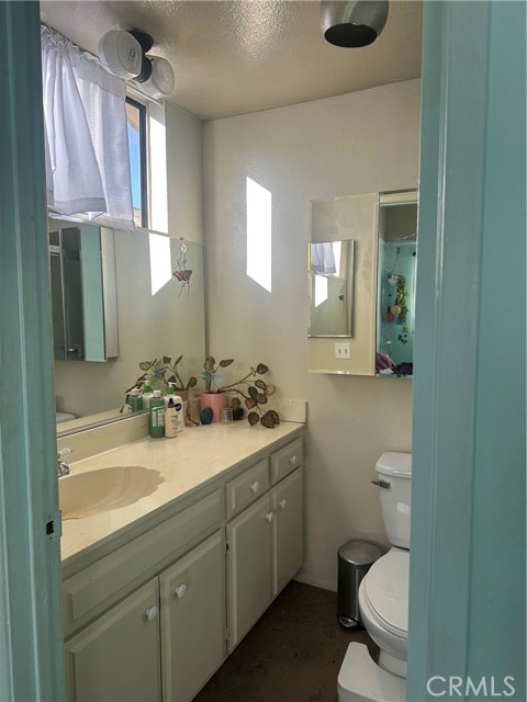 Detail Gallery Image 7 of 11 For 15051 Sherman, Van Nuys,  CA 91405 - 2 Beds | 2 Baths