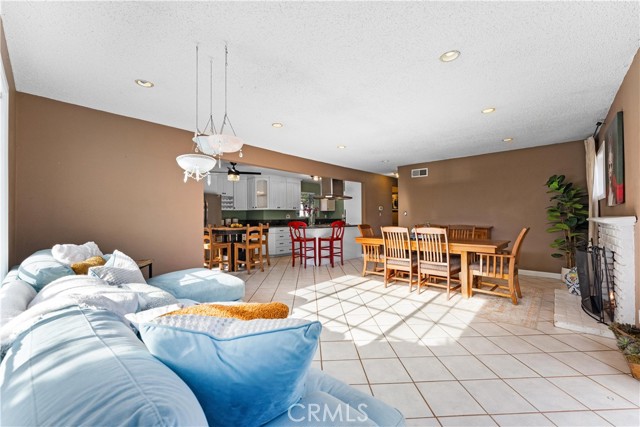 1646 E 15th Street, Santa Ana CA: https://media.crmls.org/medias/42fb0a02-ee25-488d-b11a-ab612bf7080c.jpg