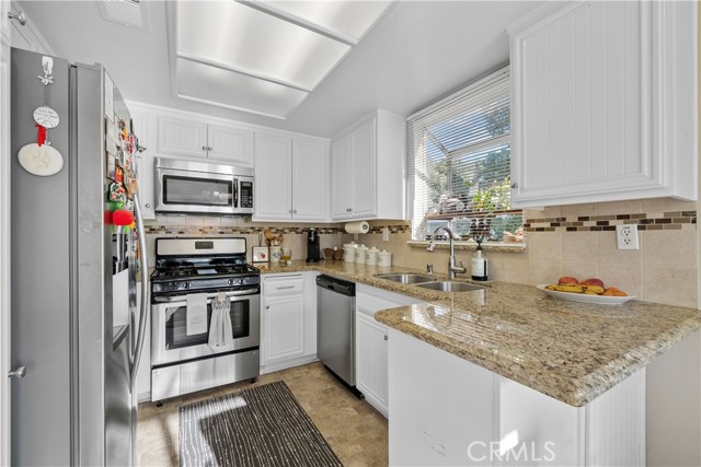 Detail Gallery Image 9 of 42 For 26964 Flo Ln #324,  Canyon Country,  CA 91351 - 2 Beds | 2 Baths