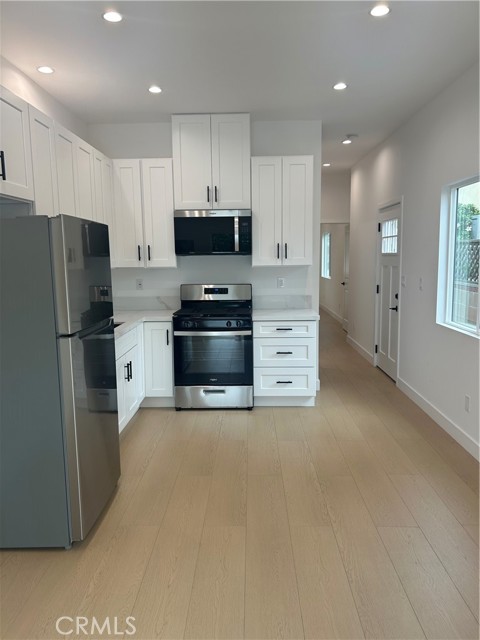 Detail Gallery Image 2 of 12 For 11052 Emelita Street, North Hollywood,  CA 91601 - 1 Beds | 1 Baths