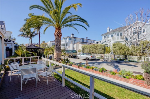 532 4th Street, Manhattan Beach, California 90266, 2 Bedrooms Bedrooms, ,1 BathroomBathrooms,Residential,Sold,4th,PV22020518