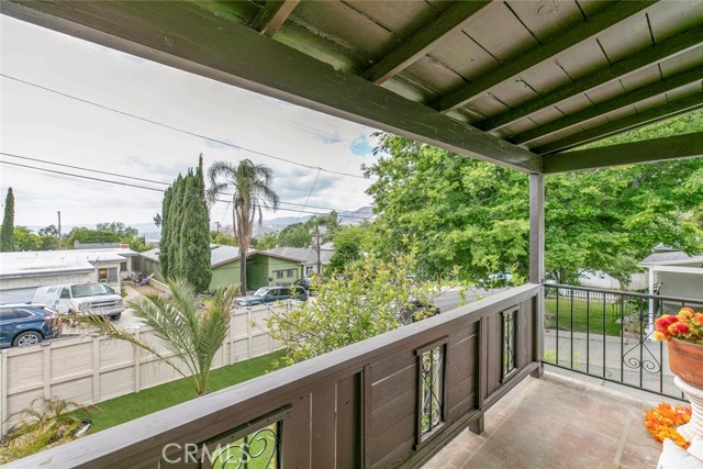 10630 Samoa Avenue, Tujunga CA: https://media.crmls.org/medias/42fd8674-d581-45f6-801f-6121c7b8d825.jpg