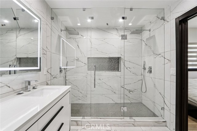 16751 Devonshire Street, Granada Hills CA: https://media.crmls.org/medias/42fe5ee7-9035-413f-8663-54fe07f52114.jpg