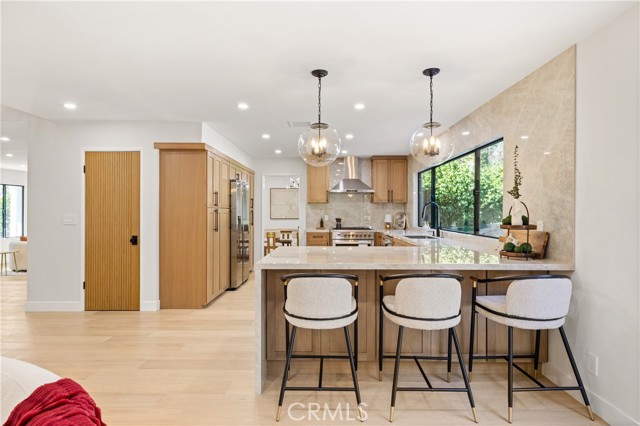 Detail Gallery Image 22 of 46 For 5340 Edgeware Dr, Calabasas,  CA 91301 - 5 Beds | 3 Baths