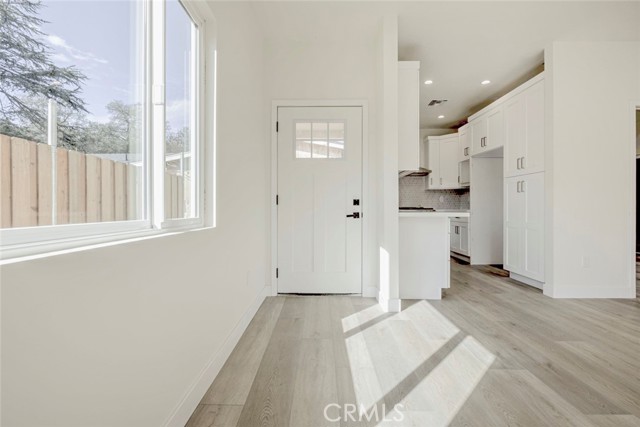 Detail Gallery Image 19 of 36 For 3055 Sycamore Ave, La Crescenta,  CA 91214 - 6 Beds | 4 Baths