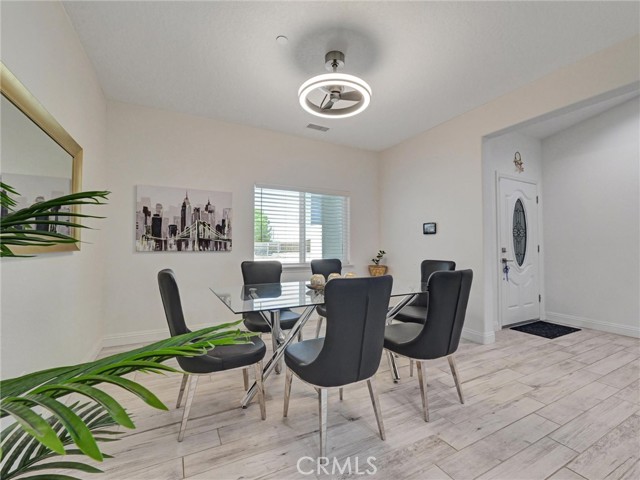 11515 Tamarisk Avenue, Hesperia CA: https://media.crmls.org/medias/42ff23fa-eb1c-47db-a03e-0602c1120e96.jpg
